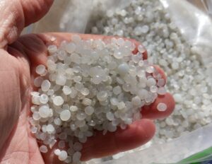 пластиковые гранулы